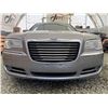 Image 5 : C6G --  2014 CHRYSLER 300C , Grey, 129737 KM