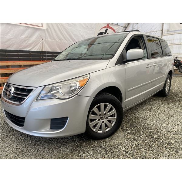 F6B --  2009 VW ROUTAN SE, Silver, 227282 KM