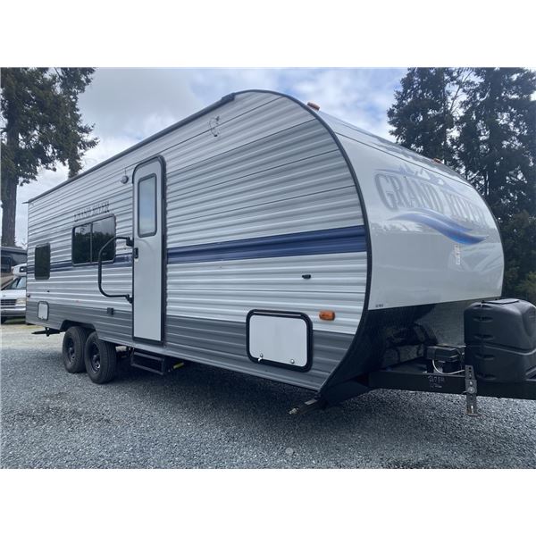 0D --  2021 GULFSTREAM TRAVEL TRAILER , White, From The Tongue To The Bumper Is  28' Apx