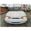 Image 6 : A12A --  1997 FORD ESCORT LX , White, 287,908 KM