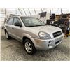 Image 9 : A12I --  2007 HYUNDAI TUCSON GLS, Silver, 236,933 KM "NO RESERVE"