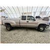 Image 11 : F6E --  2004 CHEVROLET SILVERADO 3500 CREW CAB 4X4 DUALLY, Silver, 205018 KM