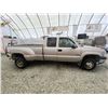 Image 12 : F6E --  2004 CHEVROLET SILVERADO 3500 CREW CAB 4X4 DUALLY, Silver, 205018 KM