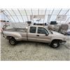 Image 13 : F6E --  2004 CHEVROLET SILVERADO 3500 CREW CAB 4X4 DUALLY, Silver, 205018 KM