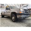 Image 8 : F6E --  2004 CHEVROLET SILVERADO 3500 CREW CAB 4X4 DUALLY, Silver, 205018 KM