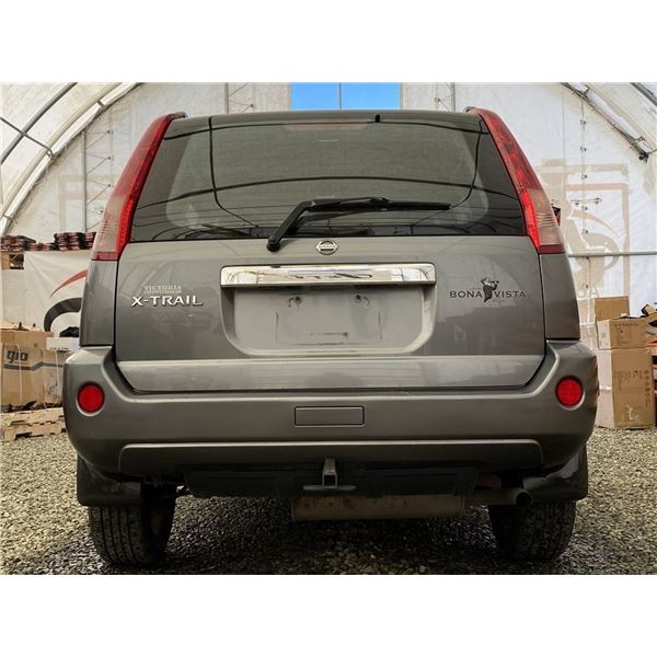 D6 -- 2006 NISSAN X-TRAIL XE AWD, Silver, 207503 KM