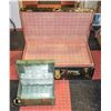 Image 2 : VINTAGE SUITCASE PAIR