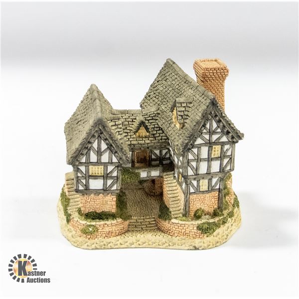 DAVID WINTER COLLECTABLE COTTAGE: TUDOR MANOR