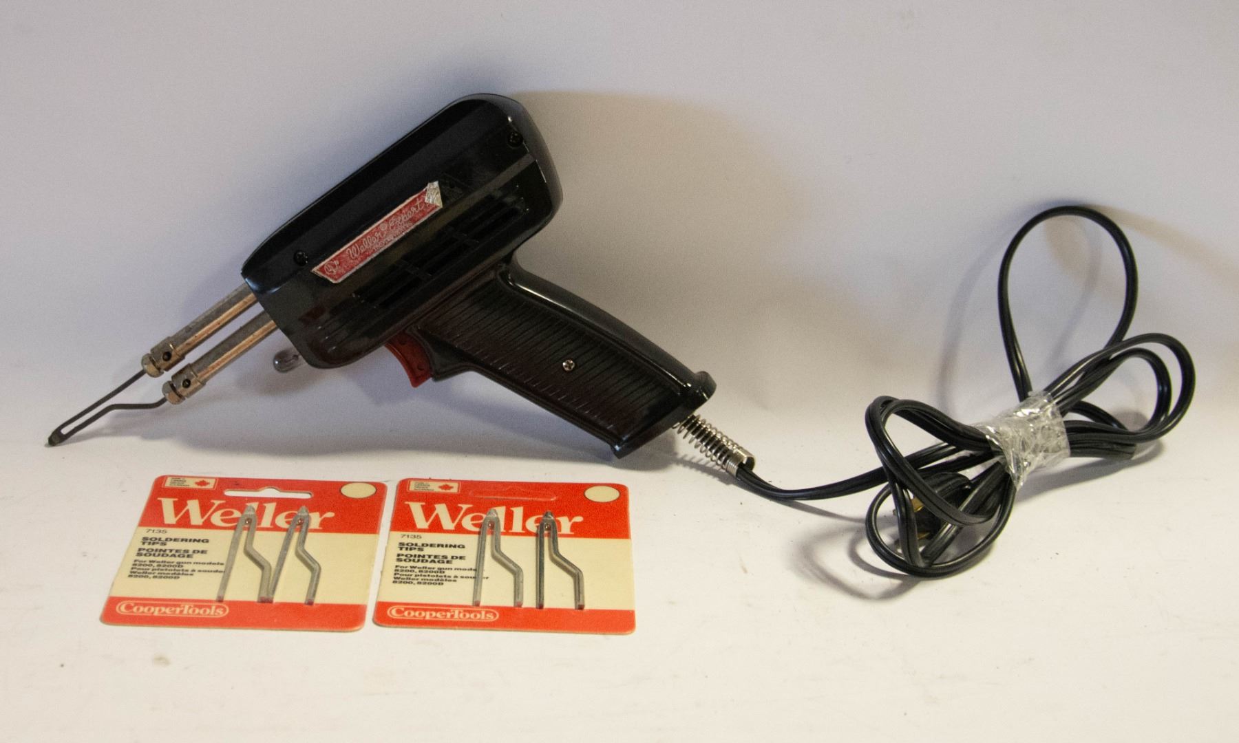 VINTAGE WELLER SOLDERING GUN W/REPLACEMENT TIPS