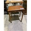 Image 2 : 2 ASSORTED TABLES