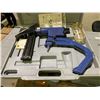 Image 2 : 3 FLOORING CLEATS GUNS
