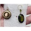 Image 2 : 2 pendants - 1 cameo, 1 green stone