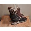 Image 1 : Vintage Men's Size 11 Hockey Skates Made in Canada