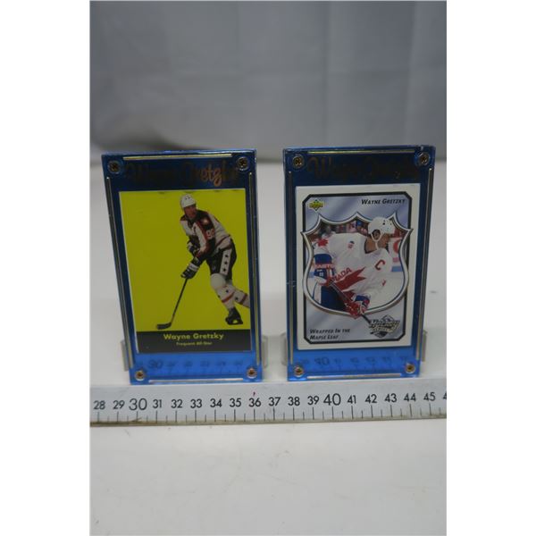 2 Wayne Gretzky hockey cards with case and stand