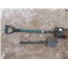Image 1 : 2 shovels/spades