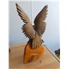 Image 3 : wooden eagle statue - 13.5"H - chip on wing