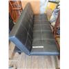 Image 2 : foldable couch 68"x41" beautiful condition