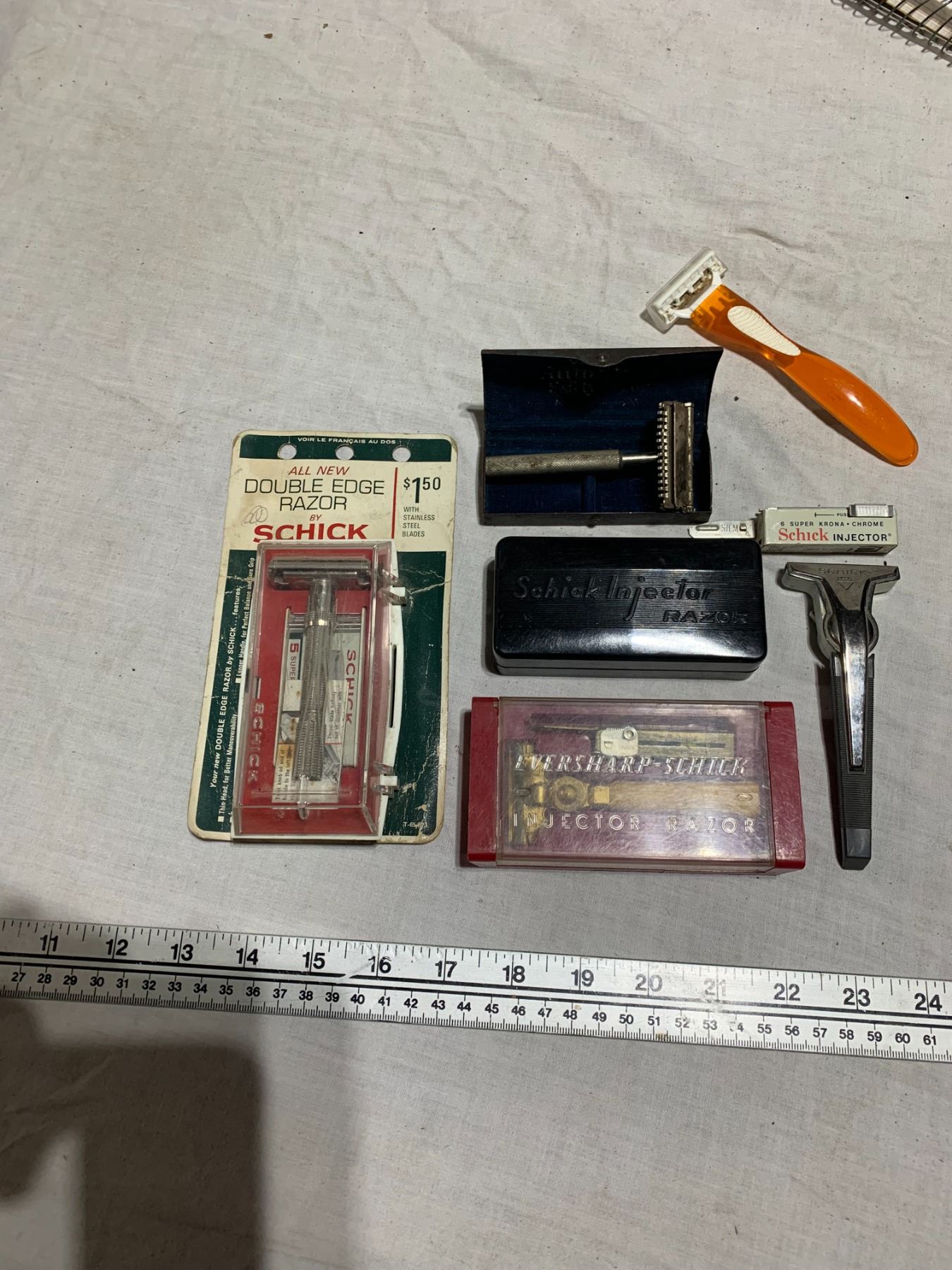Assorted razors - most are vintage - Schmalz Auctions