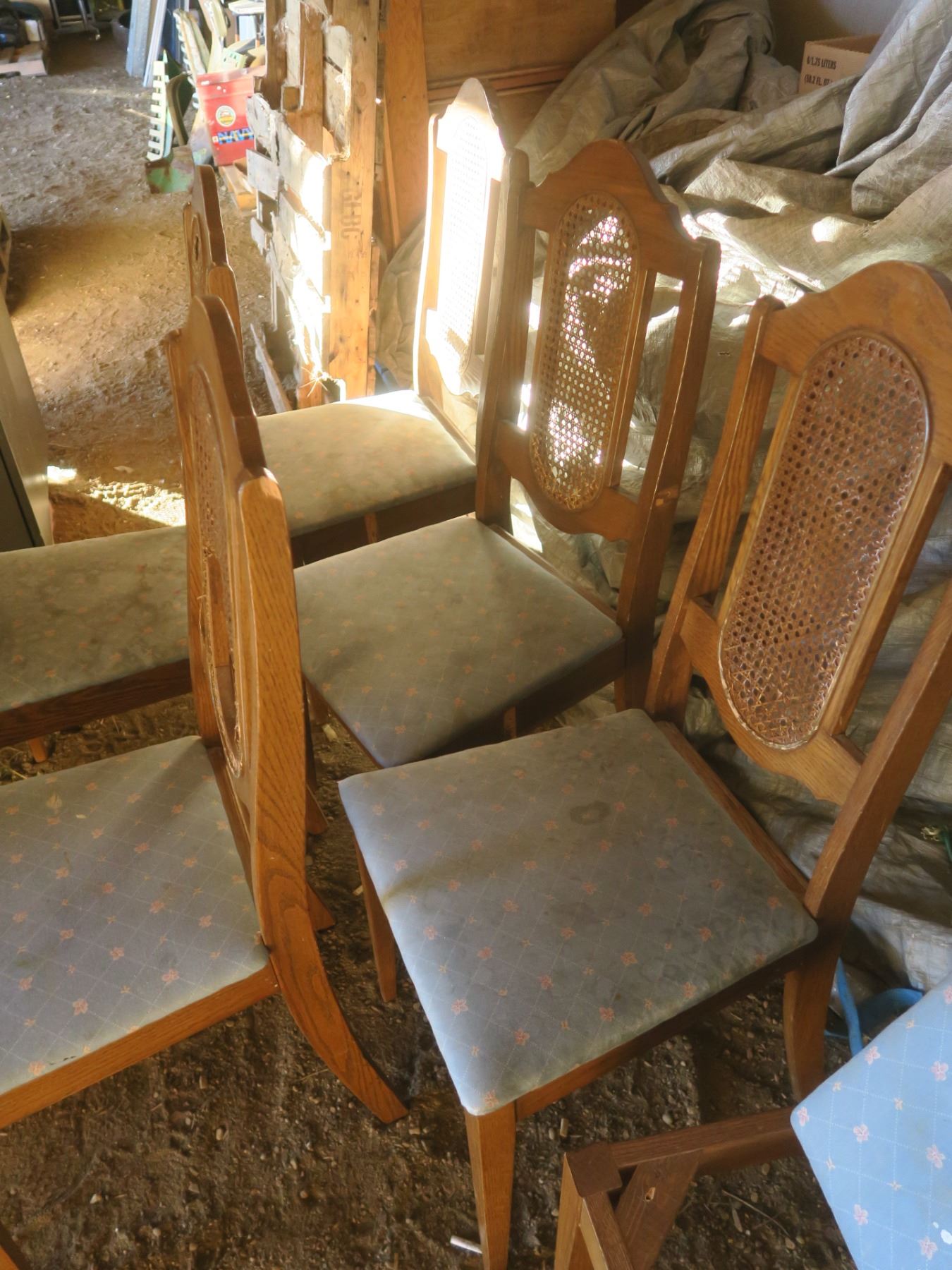 set of 6 dining chairs 1 damaged, seat detached, missing leg