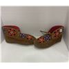 Image 1 : Native American, hand-crafted moccasins. Awesome bead work - 9' from toe to heel