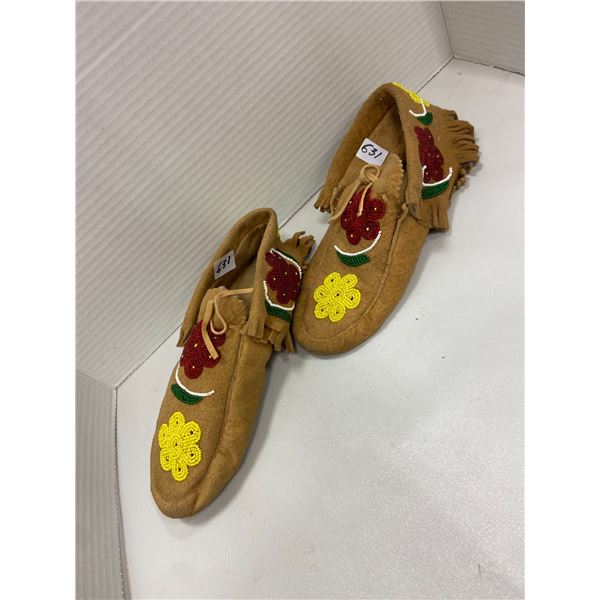 Beaded Moccasins Native handcrafted measures 91/2 toe to heel