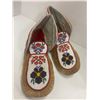 Image 3 : Beaded moccasins Native hand crafted 10 1/2 toe to heel - heavy beading