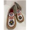 Image 3 : Beaded moccasins Native hand crafted 10 1/2 toe to heel - heavy beading