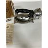 Image 2 : Coleman Iron in original box black