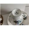 Image 7 : 4 Royal Albert teacups and saucers & 1 other teacup/saucer
