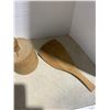 Image 5 : 2 butter dishes & wooden paddle