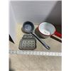 Image 3 : Enamelware pot,ladle & soapdish