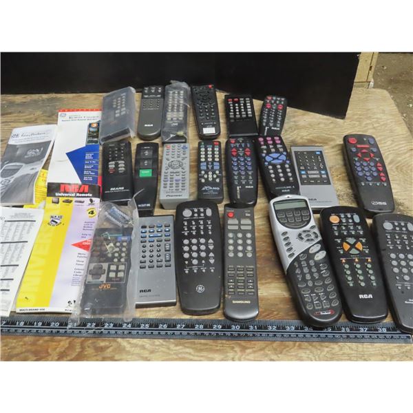 lot of universal remotes - Schmalz Auctions