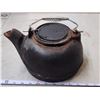 Image 2 : Cast iron kettle - chipped spout