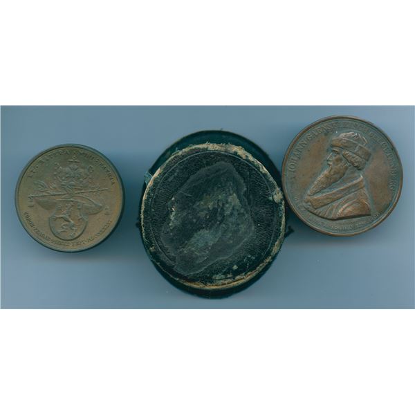 Lot of 2 World Medals in Bronze.