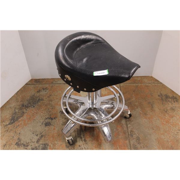 * Motorcycle Seat Hydraulic Stool - Missing Caster - Bodnarus Auctioneering