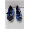 Image 4 : Pair of Vans Shoes - Size 7.5 (Men) Size 9 (Women)
