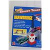 Image 2 : Hot Wheels Street Traxx Drawbridge Set - Sealed