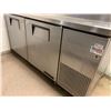 Image 2 : TRUE REFRIGERATED STAINLESS STEEL PREP TABLE