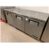 Image 2 : TRUE REFRIGERATED STAINLESS STEEL PREP TABLE WITH REFRIGERATED CABINETS
