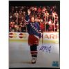 Image 1 : WAYNE GRETZKY SIGNED FINAL GAME 8 X 10 (GCG HOLO)