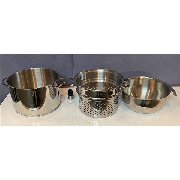 Group of 3 assorted kitchenware