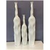 Image 2 : Group of 3 white contemporary decor - 2 are 38in & 28in