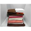 Image 2 : LOT OF NEW VINTAGE MISC TOWELS AND LINEN