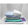 Image 2 : LOT OF NEW VTG LINEN AND TOWELS NOS
