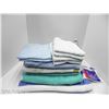 Image 2 : LOT OF NEW VTG LINEN AND TOWELS NOS