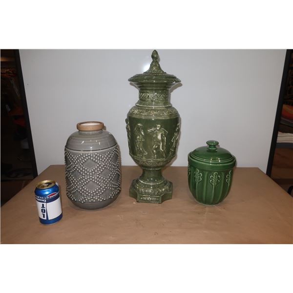 LOT DE 3 OBJETS DÉCORATIFS ASSORTIS