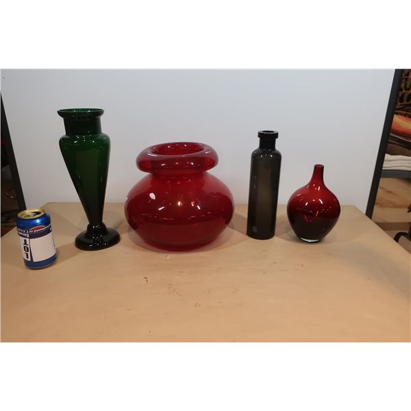 LOT DE 4 VASES ASST