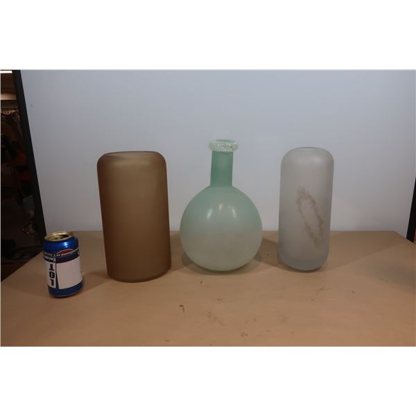 LOT DE 3 VASES ASST