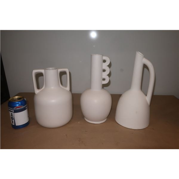 LOT DE 3 VASES ASST