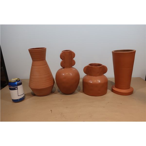 LOT DE 4 VASES ASST